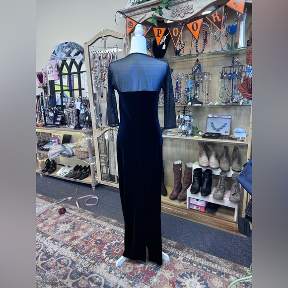 Hugo Buscati Elegant Black velvet gown EXCELLENT CONDITION!A bit stretchy Sz Med - Picture 5 of 10